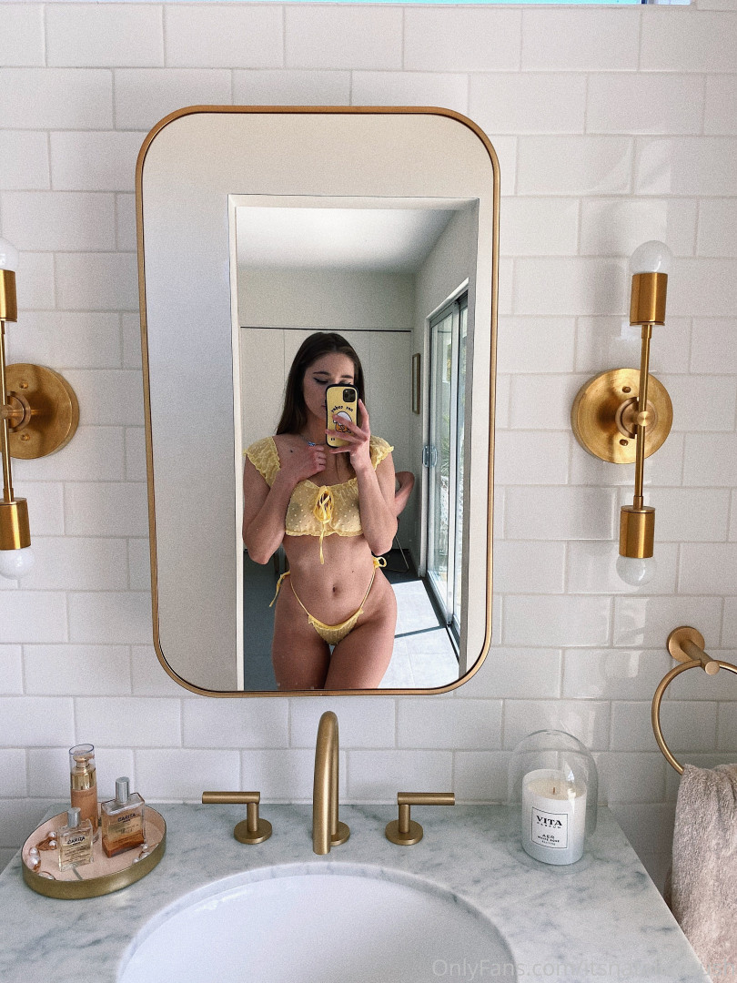 Photo by itsnatalieroush published on August 30,2023 01:47:30 - BestThots