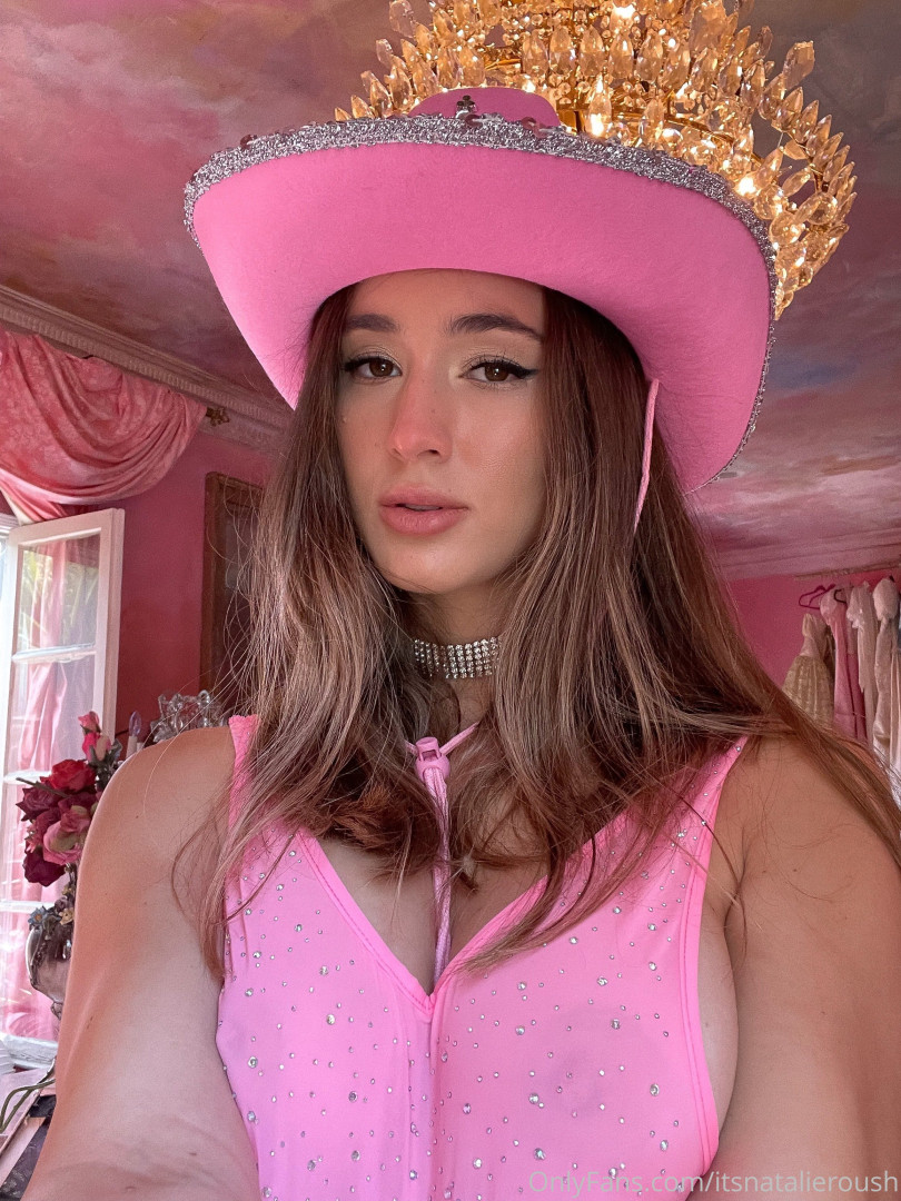 Photo by itsnatalieroush published on August 30,2023 03:06:29 - BestThots