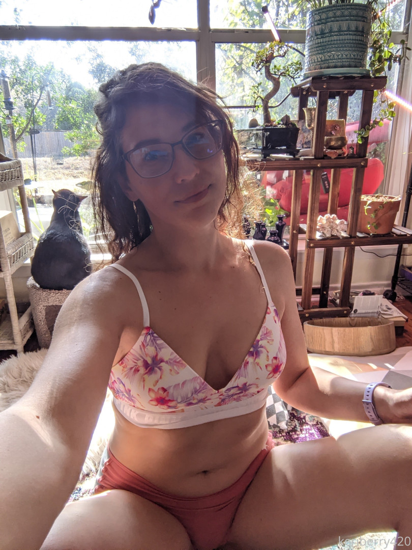 Photo by keriberry_420 published on June 17,2023 07:28:12 - BestThots