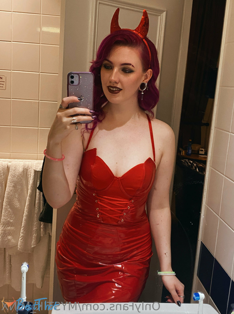 Photo by mystik_minx published on December 13,2024 20:06:37 - BestThots