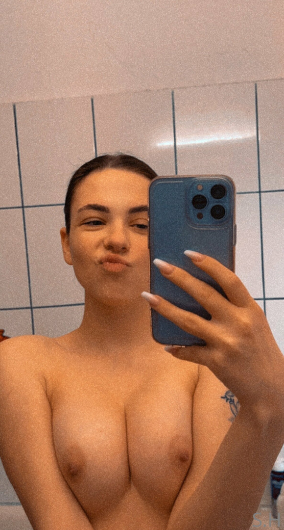 Photo by svenjaaa published on July 27,2023 18:46:25 - BestThots