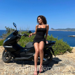 lola_redly #1082939