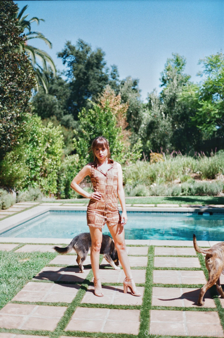 Photo by rileyreidx3 published on October 17,2023 06:04:50 - BestThots