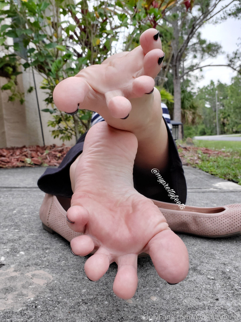 Photo by myprettyfeet8 published on November 6,2023 03:57:04 - BestThots