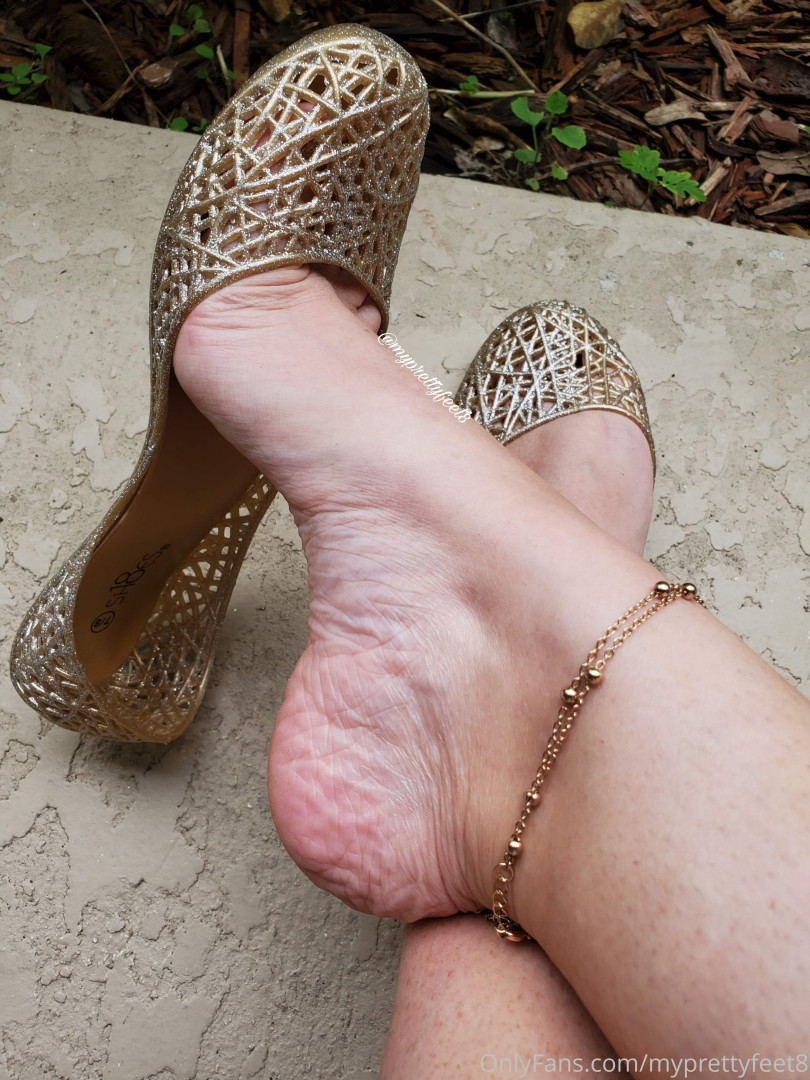 Photo by myprettyfeet8 published on November 6,2023 04:01:26 - BestThots