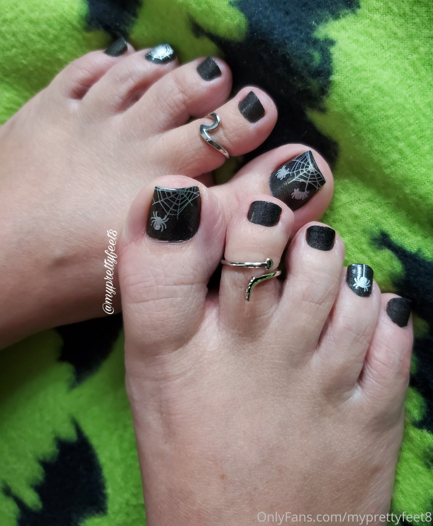 Photo by myprettyfeet8 published on November 6,2023 04:03:06 - BestThots