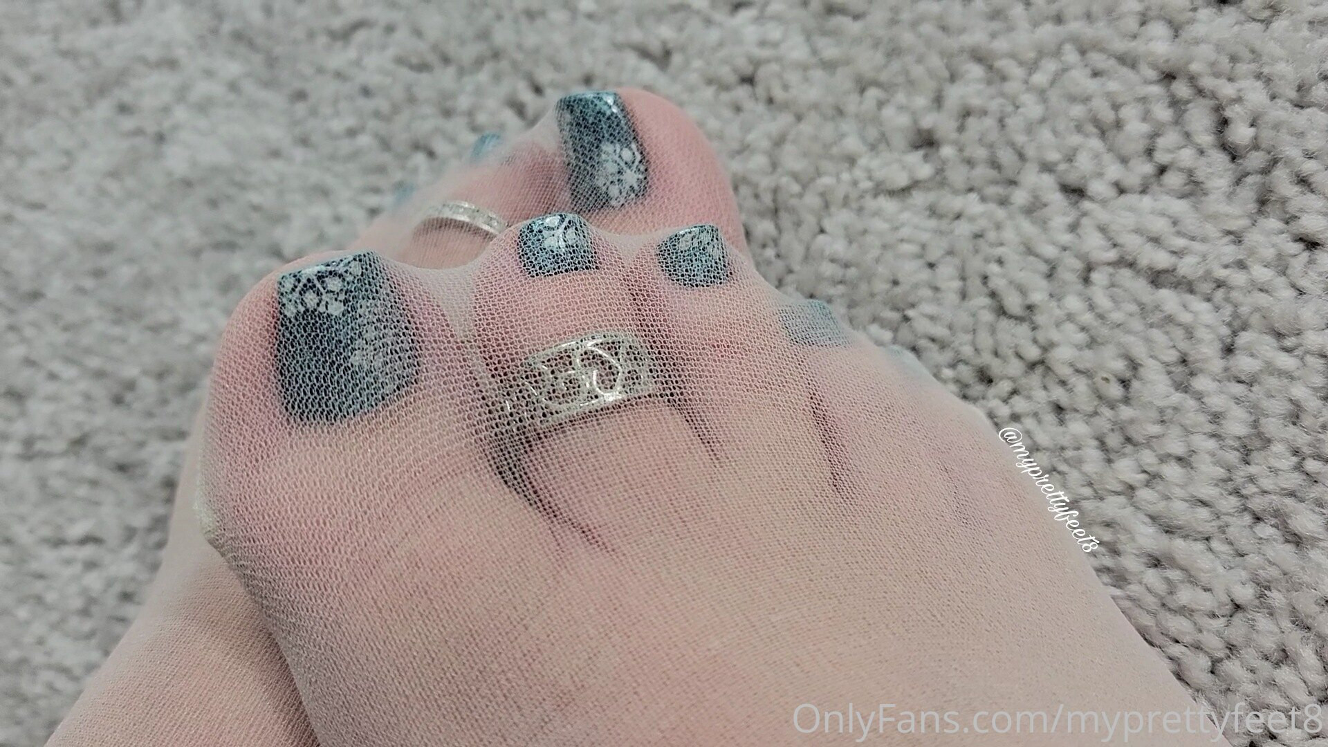 Photo by myprettyfeet8 published on November 6,2023 04:05:19 - BestThots