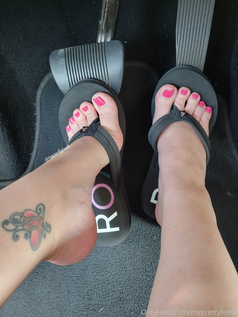 Photo by myprettyfeet8 published on November 6,2023 04:07:15 - BestThots