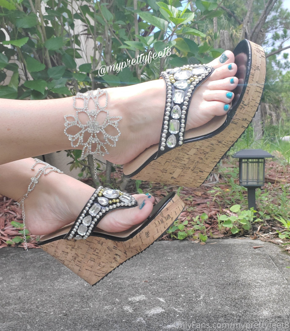 Photo by myprettyfeet8 published on November 6,2023 04:07:33 - BestThots