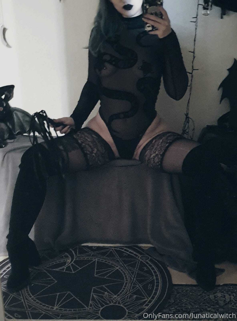 Photo by lunaticalwitch published on October 13,2023 23:08:00 - BestThots