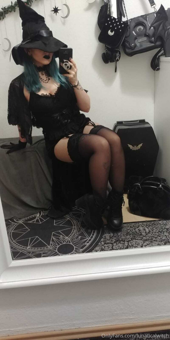 Photo by lunaticalwitch published on October 13,2023 23:29:57 - BestThots