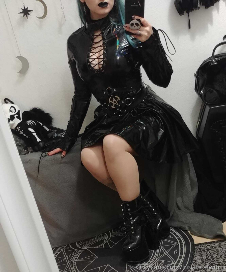 Photo by lunaticalwitch published on October 13,2023 23:43:05 - BestThots