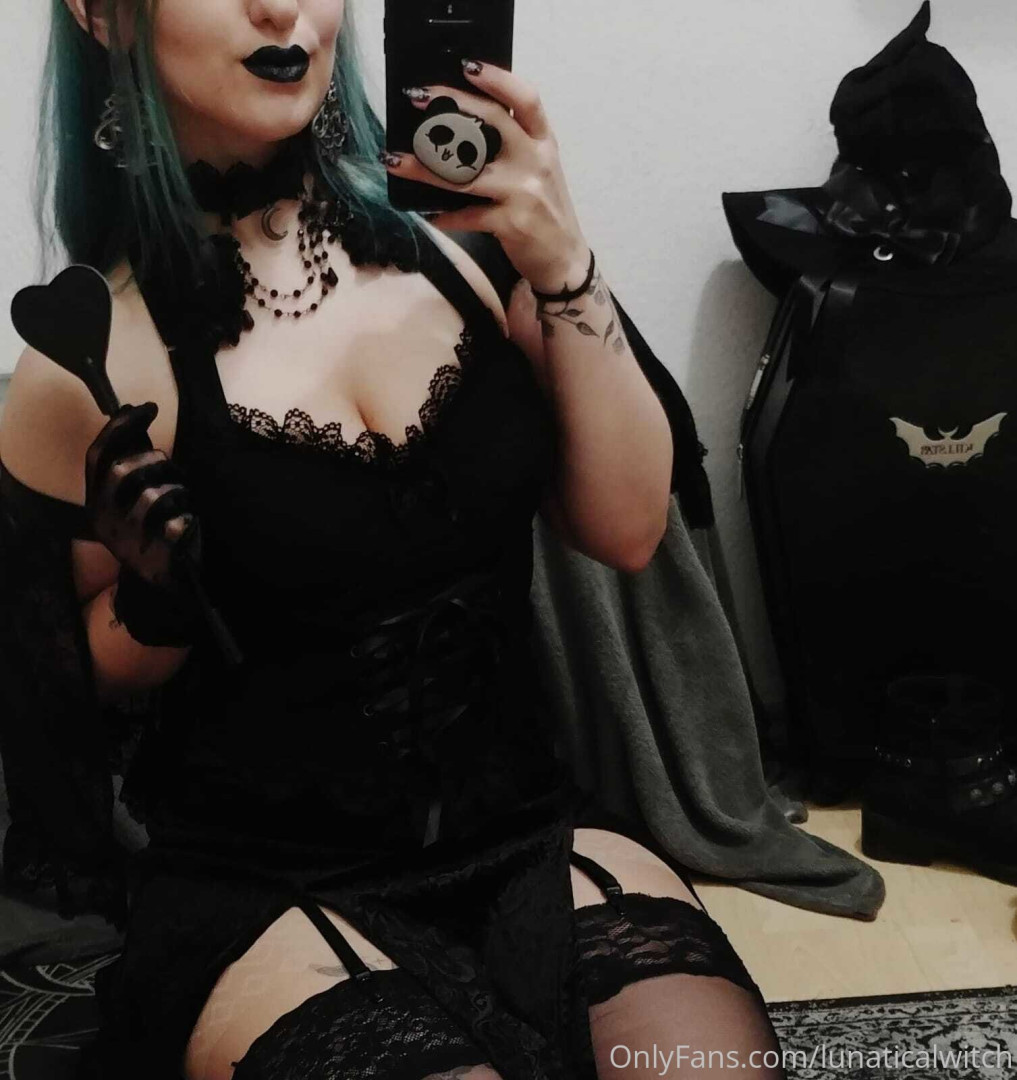 Photo by lunaticalwitch published on October 13,2023 23:52:09 - BestThots
