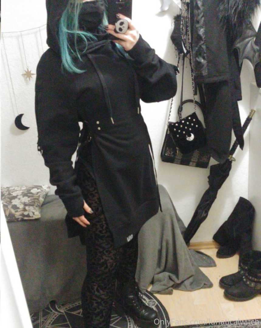 Photo by lunaticalwitch published on October 13,2023 23:53:34 - BestThots