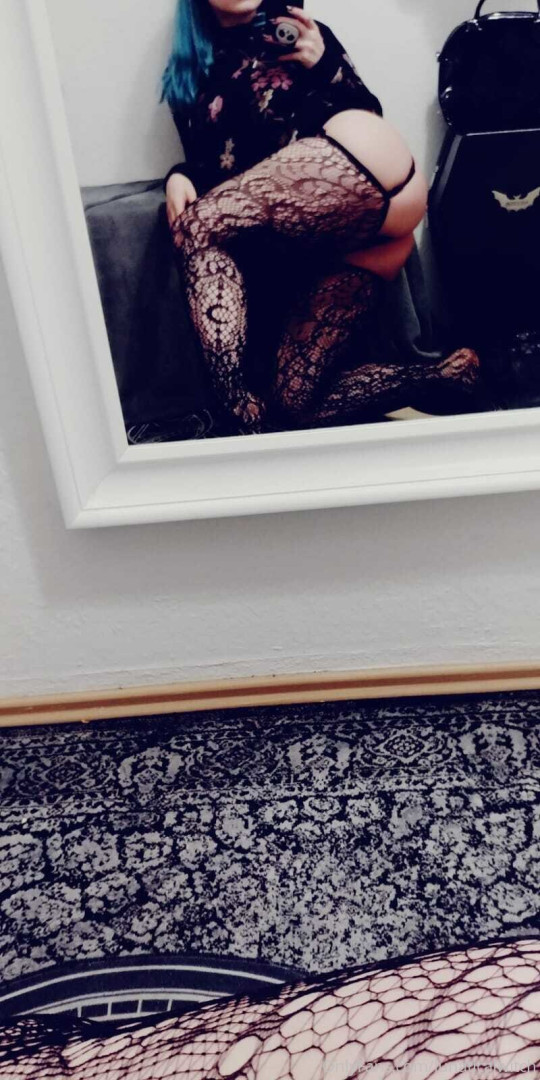 Photo by lunaticalwitch published on October 13,2023 23:59:20 - BestThots