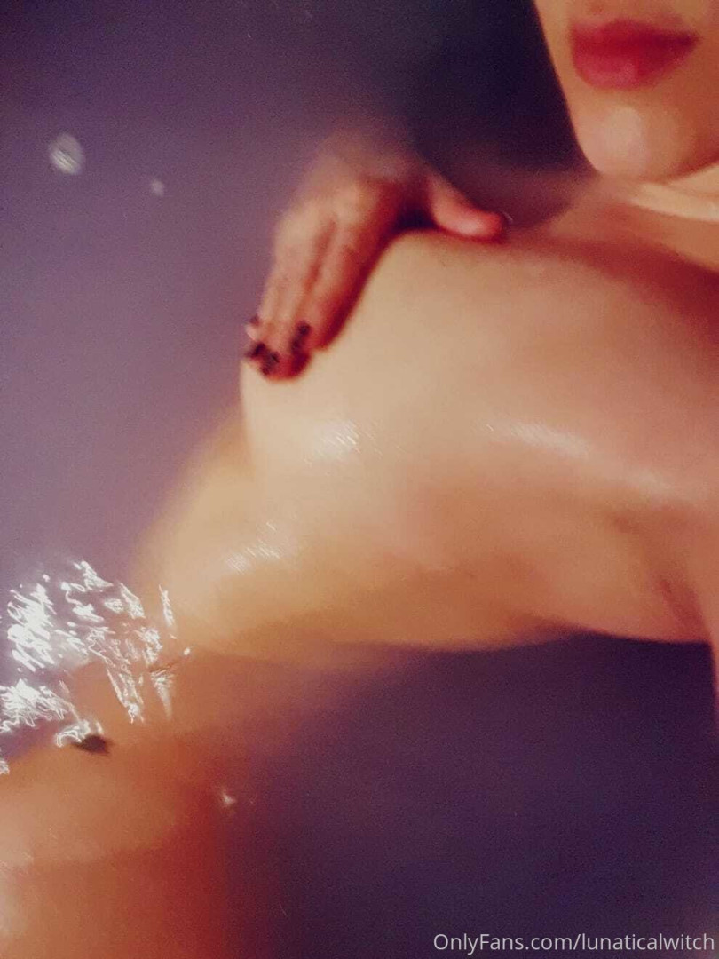 Photo by lunaticalwitch published on October 14,2023 00:00:52 - BestThots