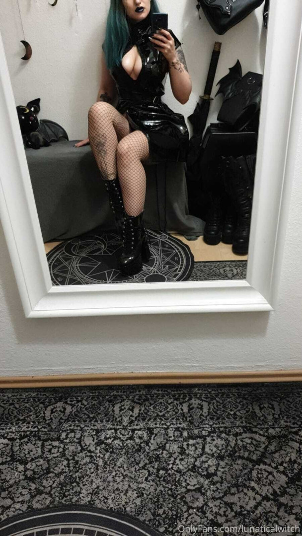 Photo by lunaticalwitch published on October 14,2023 00:11:53 - BestThots