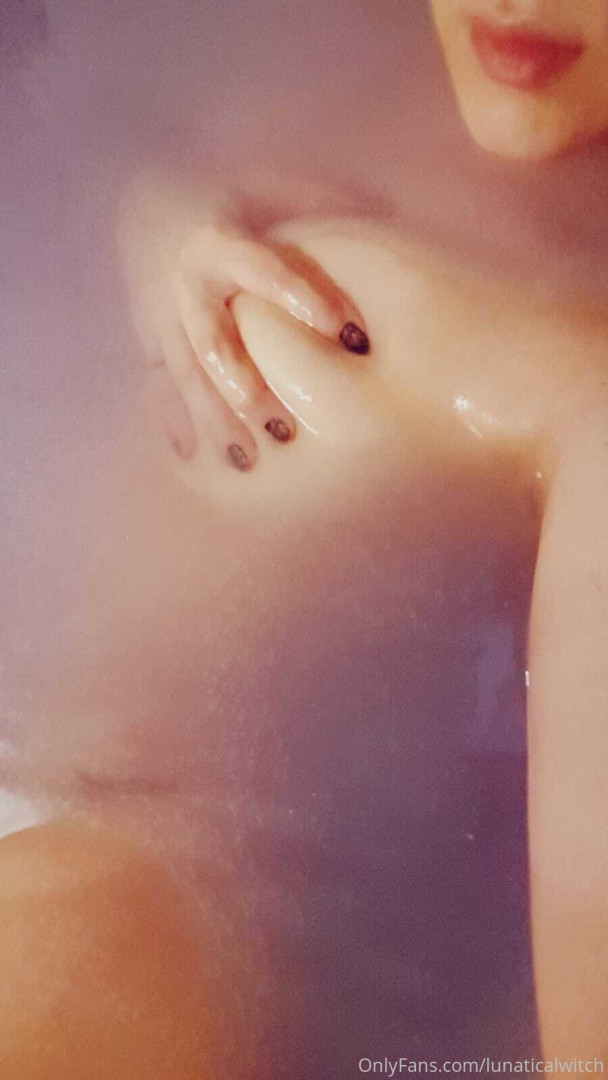 Photo by lunaticalwitch published on October 14,2023 00:47:33 - BestThots