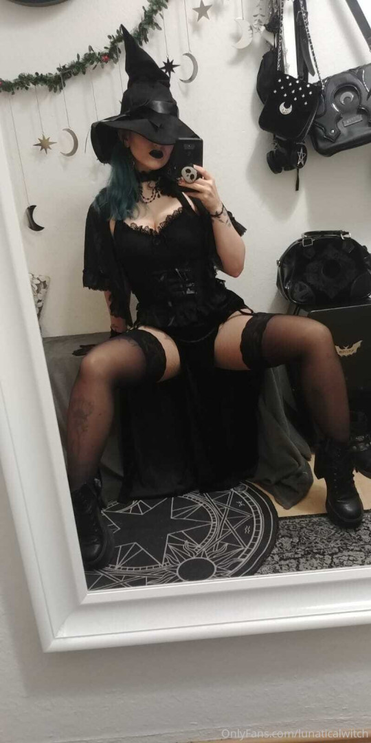 Photo by lunaticalwitch published on October 14,2023 01:17:52 - BestThots