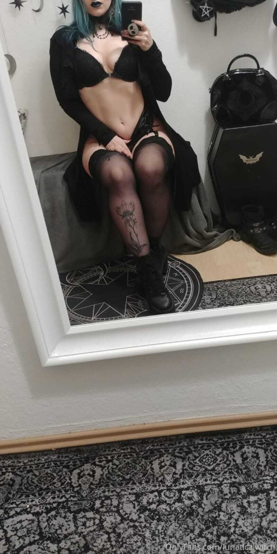 Photo by lunaticalwitch published on October 14,2023 01:25:17 - BestThots