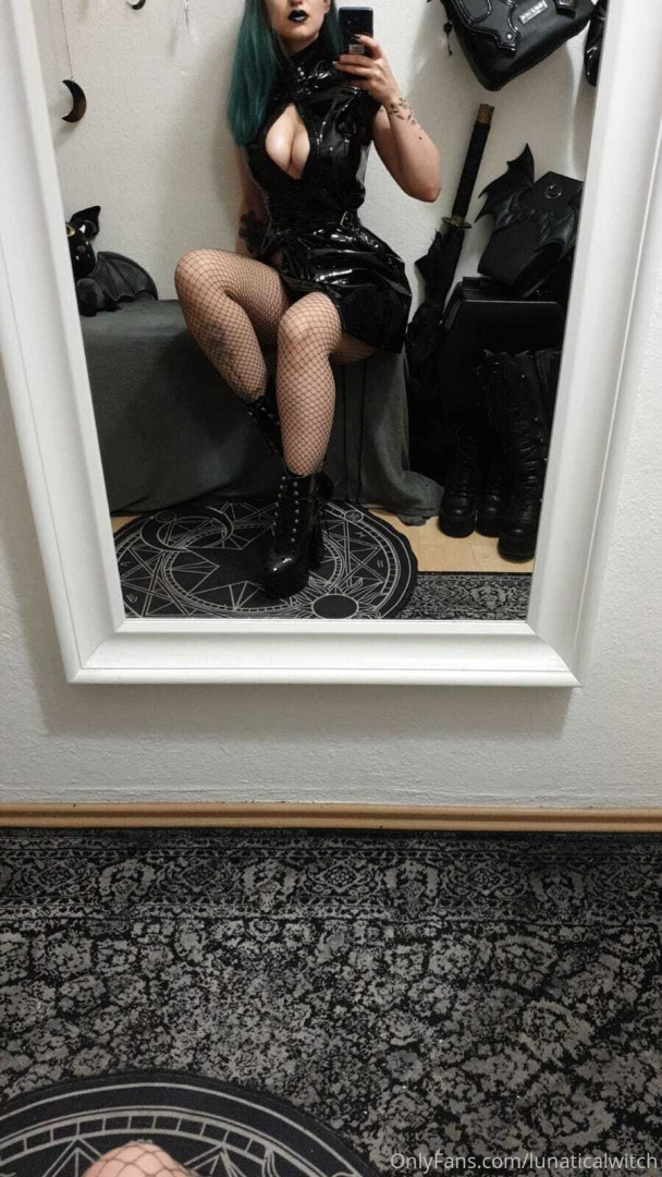 Photo by lunaticalwitch published on October 14,2023 01:52:11 - BestThots
