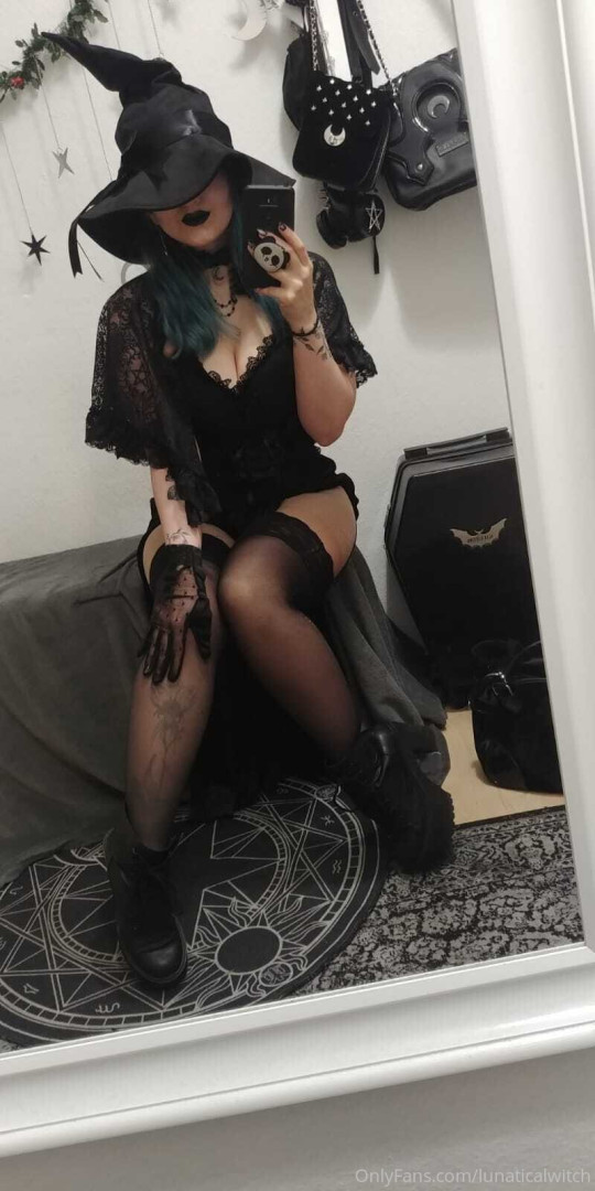 Photo by lunaticalwitch published on October 14,2023 01:58:15 - BestThots