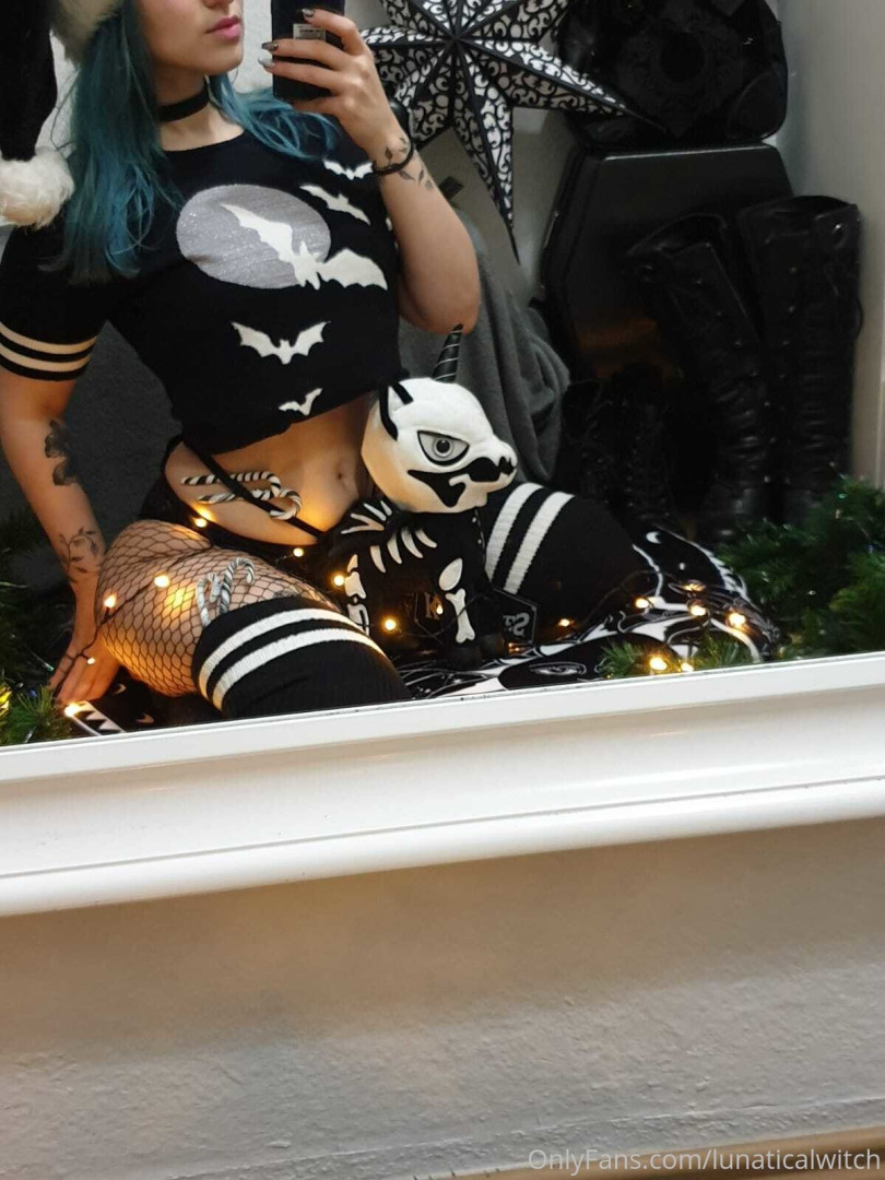 Photo by lunaticalwitch published on October 14,2023 02:50:06 - BestThots