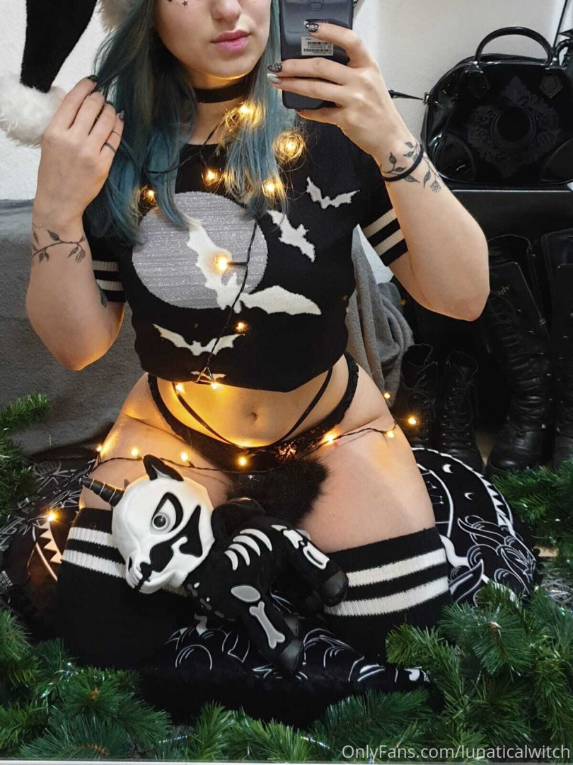 Photo by lunaticalwitch published on October 14,2023 03:07:12 - BestThots