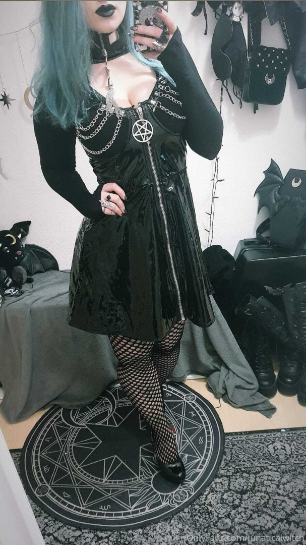 Photo by lunaticalwitch published on October 14,2023 03:28:50 - BestThots