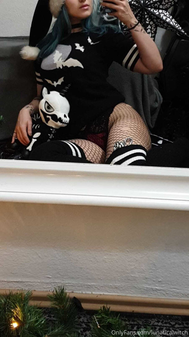Photo by lunaticalwitch published on October 14,2023 04:08:38 - BestThots