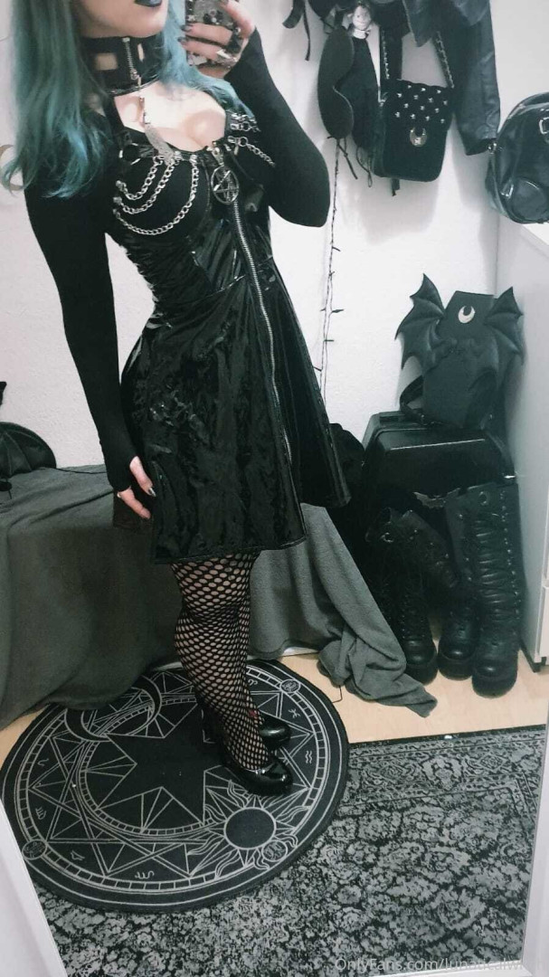 Photo by lunaticalwitch published on October 14,2023 04:25:09 - BestThots