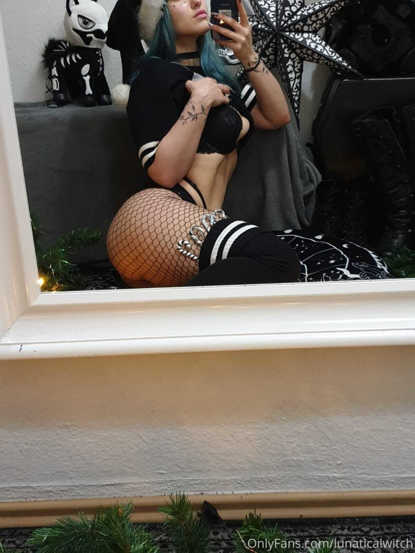 Photo by lunaticalwitch published on October 14,2023 04:33:02 - BestThots