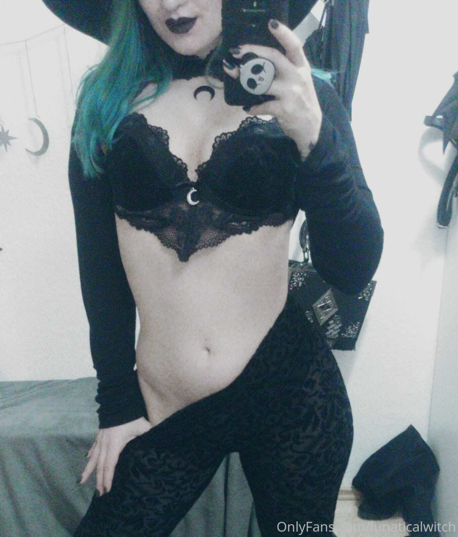Photo by lunaticalwitch published on October 14,2023 05:49:54 - BestThots