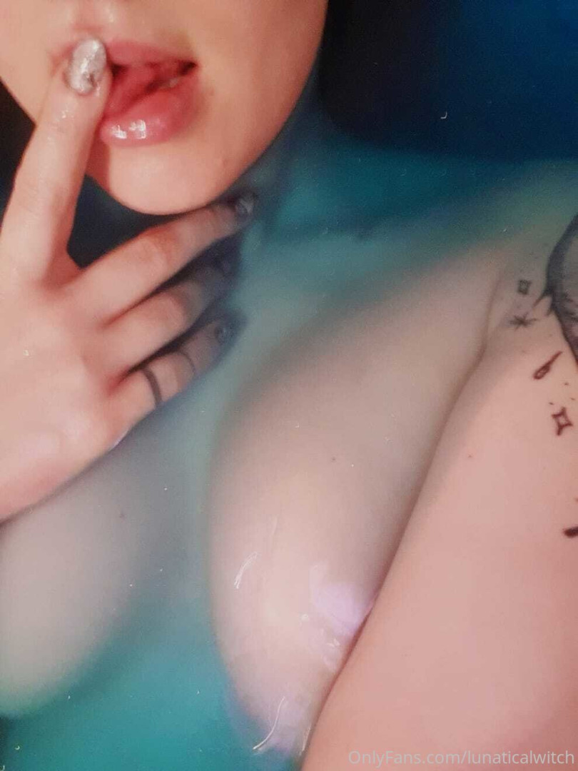 Photo by lunaticalwitch published on October 14,2023 06:14:28 - BestThots