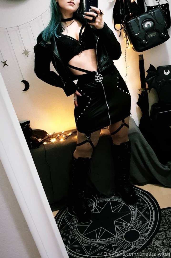 Photo by lunaticalwitch published on October 14,2023 06:42:51 - BestThots