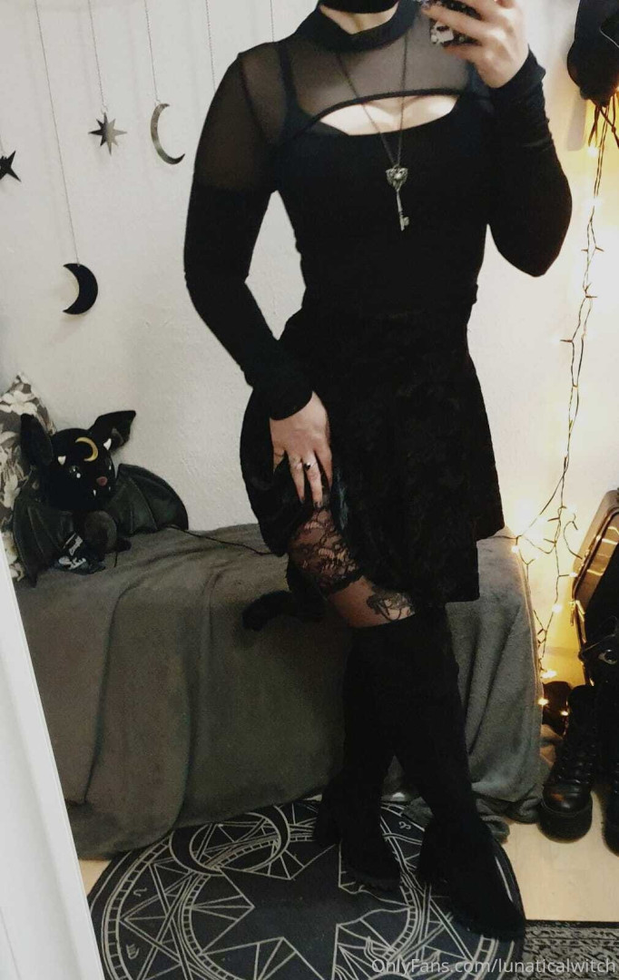 Photo by lunaticalwitch published on October 14,2023 06:58:35 - BestThots