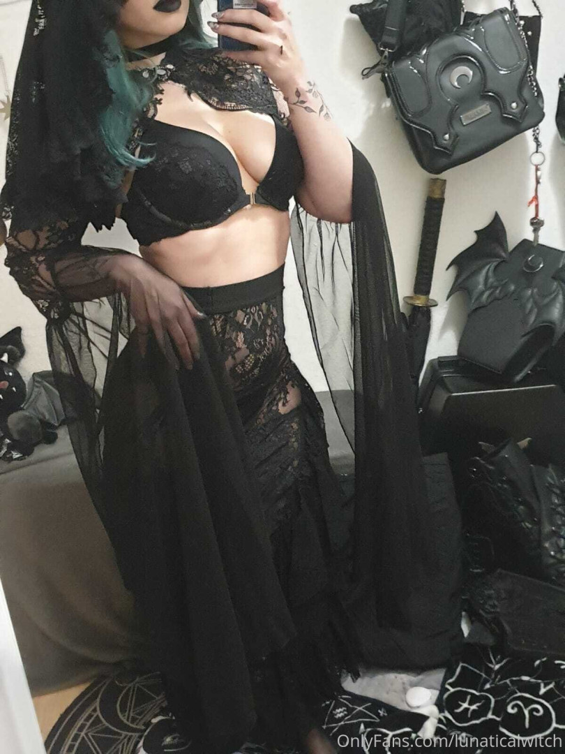 Photo by lunaticalwitch published on October 14,2023 07:06:21 - BestThots