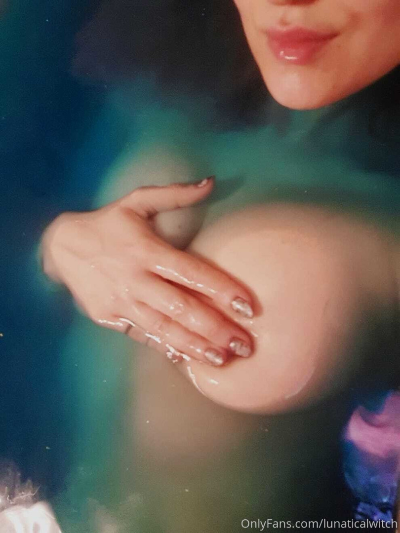 Photo by lunaticalwitch published on October 14,2023 07:22:57 - BestThots