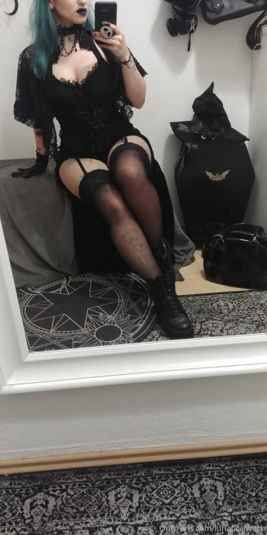 Photo by lunaticalwitch published on October 14,2023 07:44:16 - BestThots