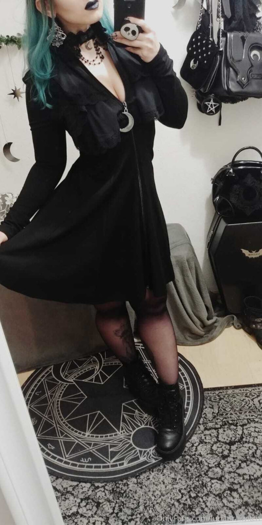 Photo by lunaticalwitch published on October 14,2023 07:56:13 - BestThots