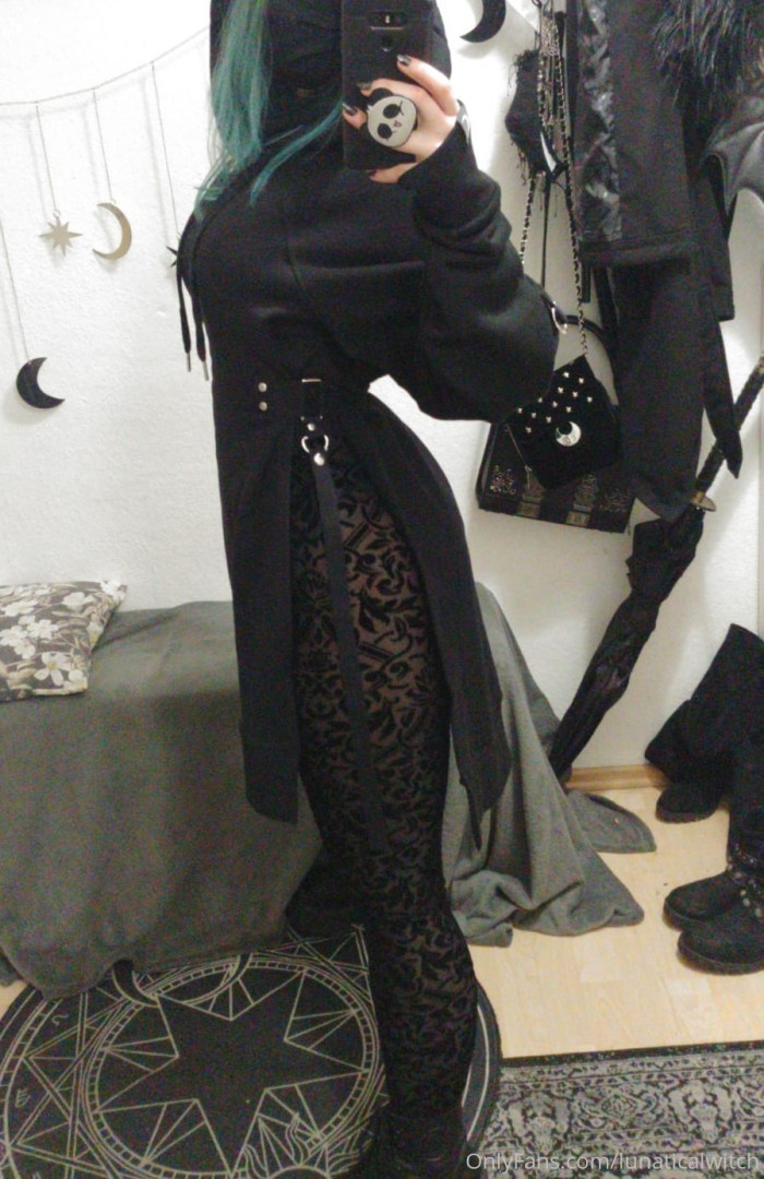 Photo by lunaticalwitch published on October 14,2023 08:00:27 - BestThots