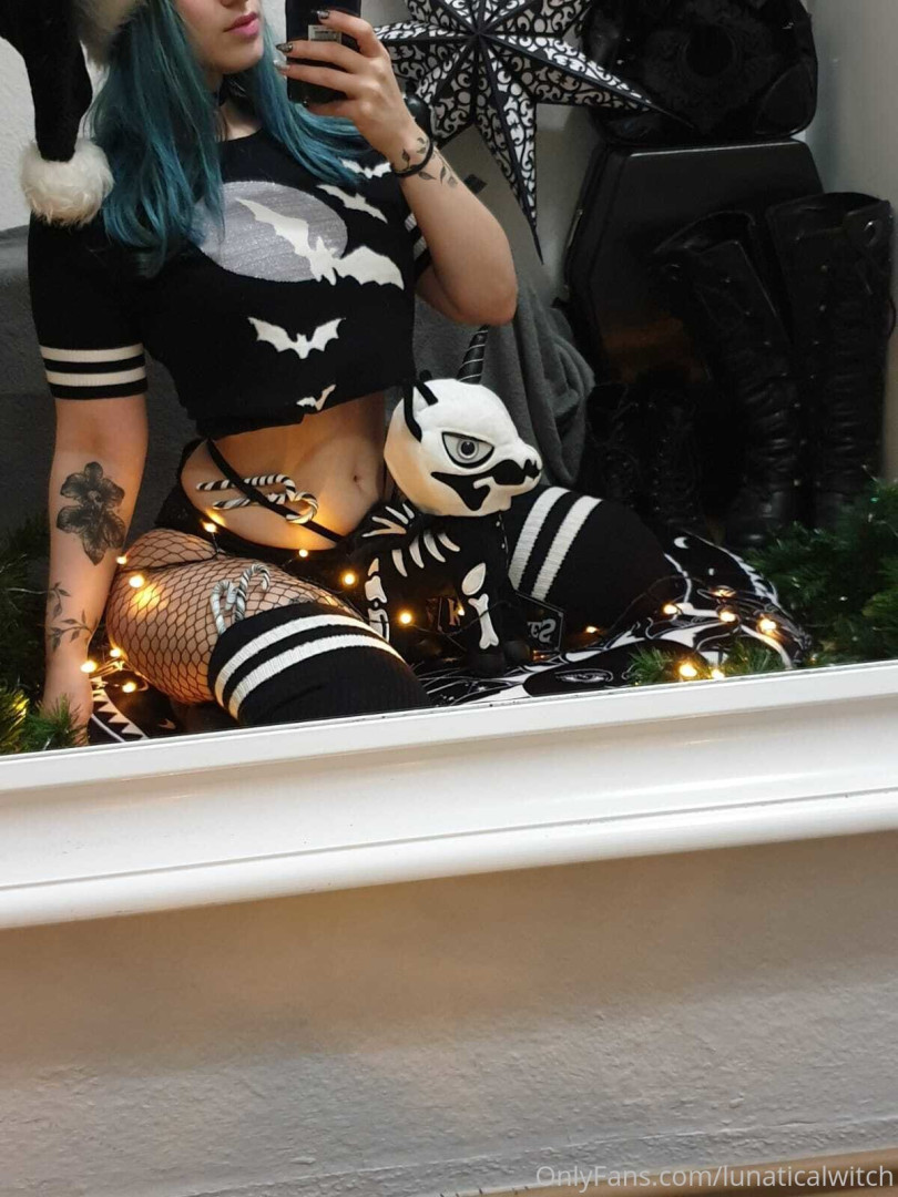 Photo by lunaticalwitch published on October 14,2023 09:52:20 - BestThots