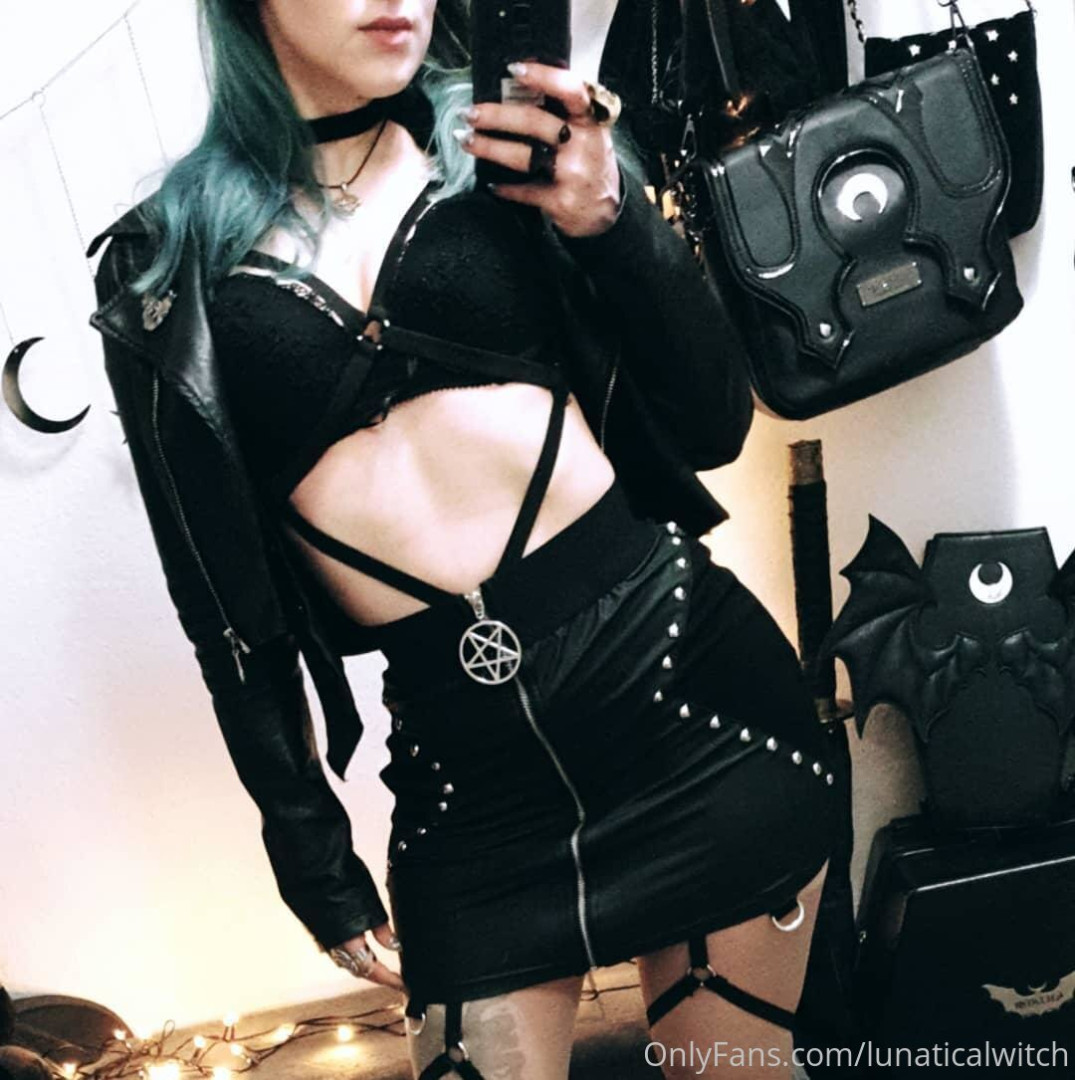 Photo by lunaticalwitch published on October 14,2023 10:04:15 - BestThots