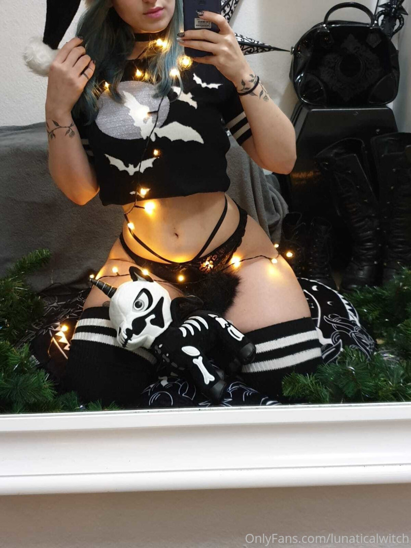Photo by lunaticalwitch published on October 14,2023 10:13:00 - BestThots
