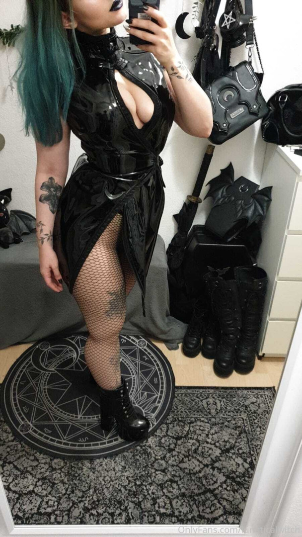 Photo by lunaticalwitch published on October 14,2023 10:39:28 - BestThots