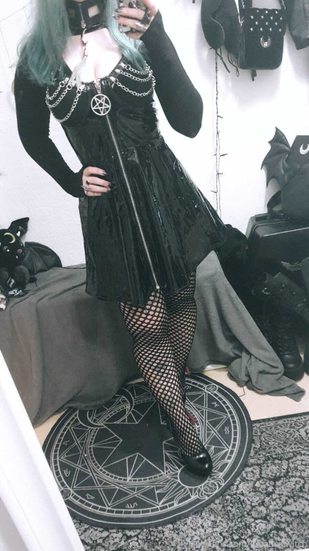 Photo by lunaticalwitch published on October 14,2023 11:20:38 - BestThots