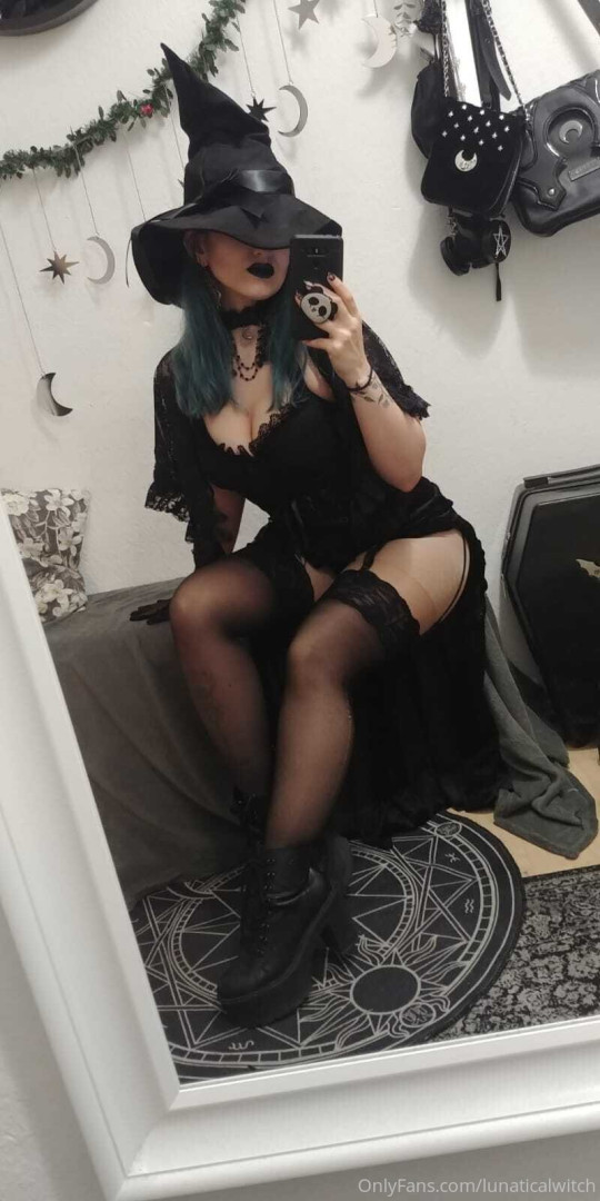 Photo by lunaticalwitch published on October 14,2023 12:19:03 - BestThots