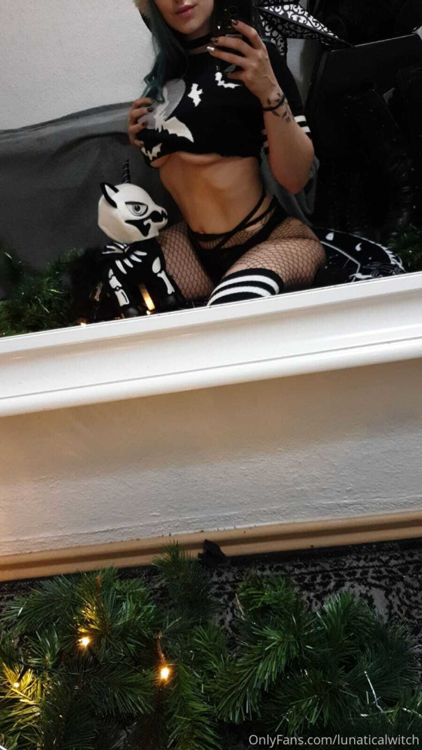Photo by lunaticalwitch published on October 14,2023 12:45:59 - BestThots