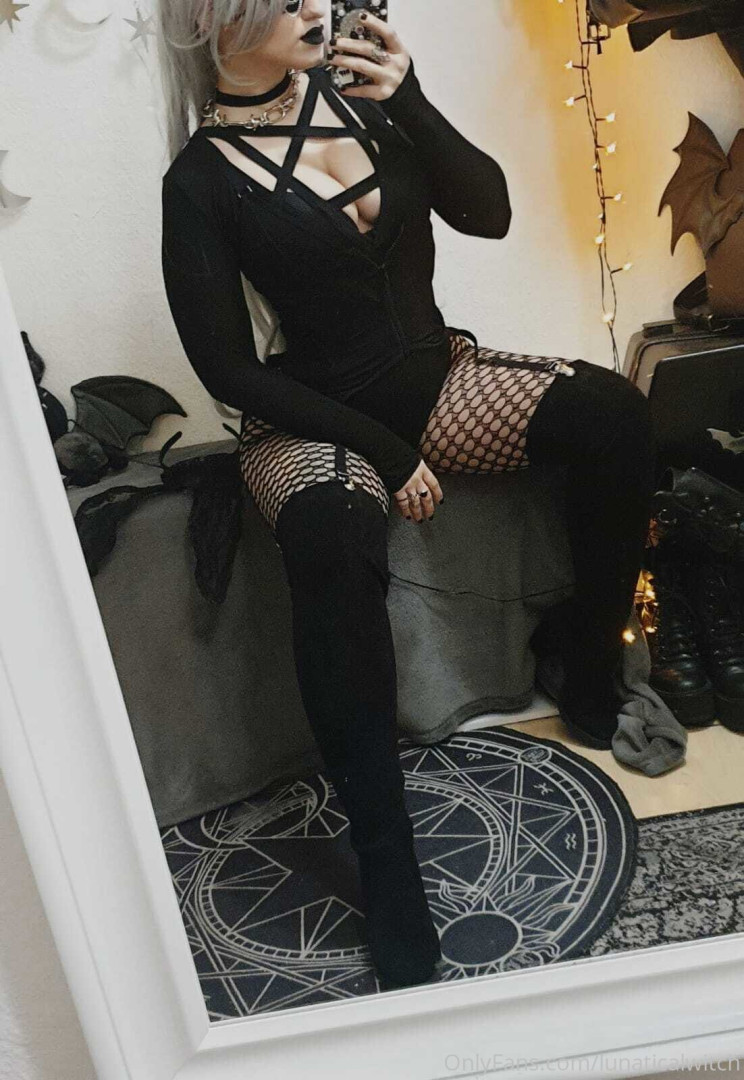 Photo by lunaticalwitch published on October 14,2023 13:33:47 - BestThots
