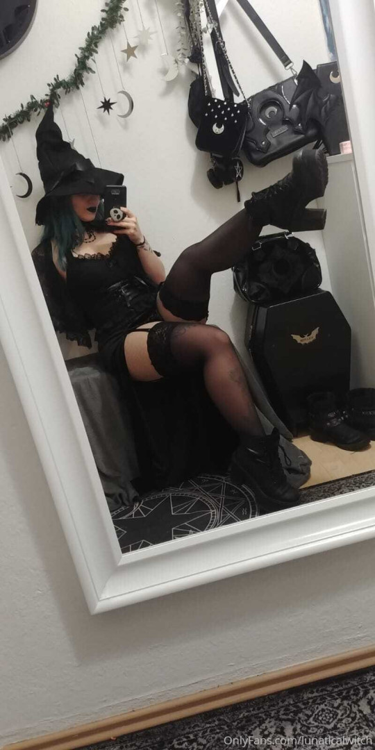 Photo by lunaticalwitch published on October 14,2023 13:53:16 - BestThots